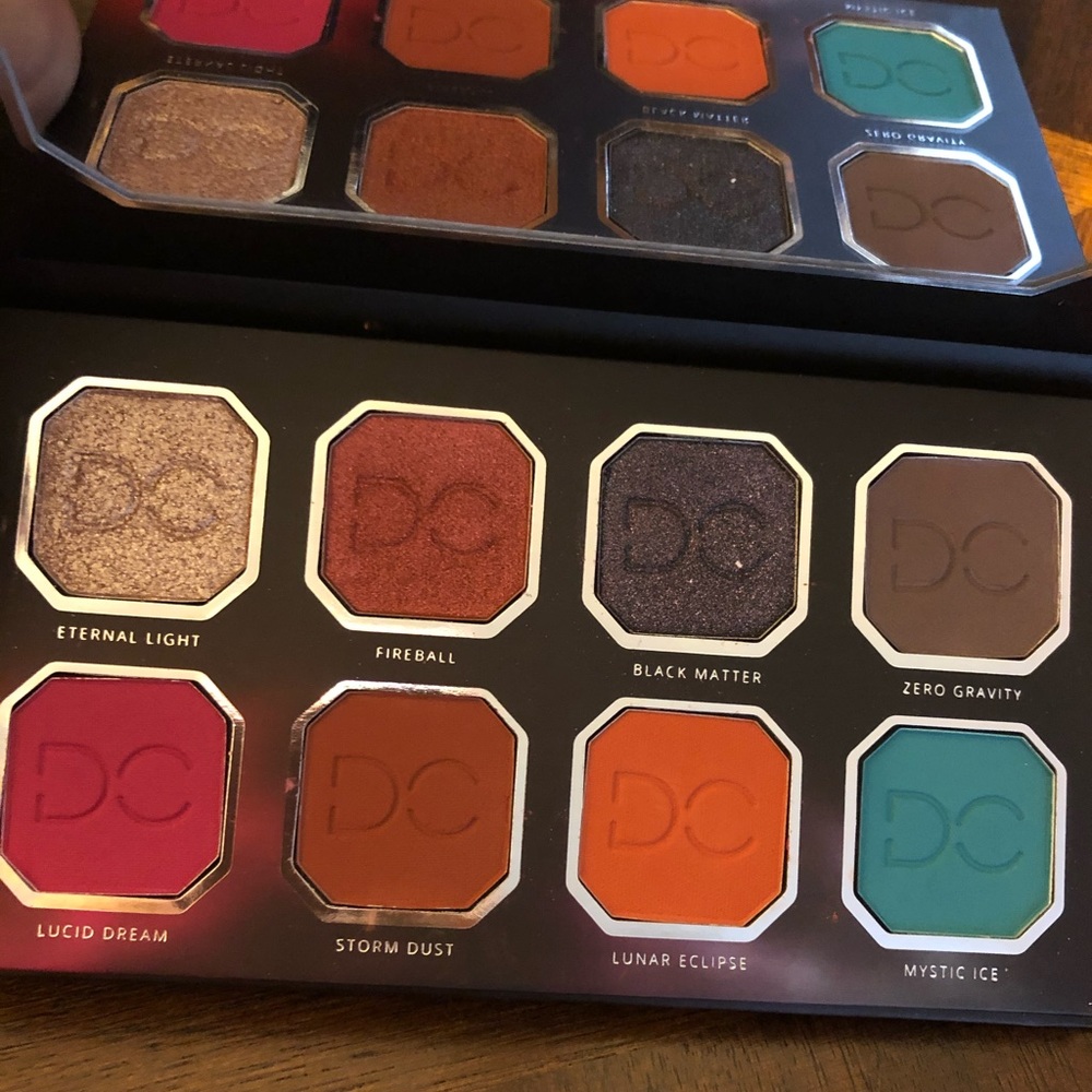 eyeshadow palette - Picture 3 of 3